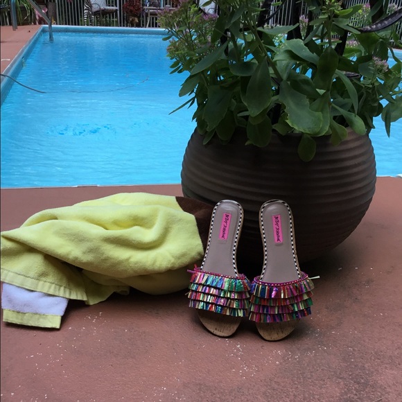 NIB BETSEY JOHNSON SZ 7.5 SANDALS - Picture 2 of 5